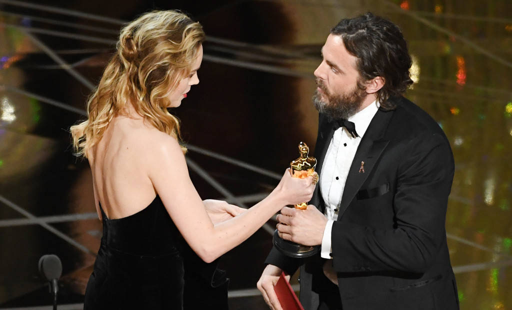 Brie Larson presenting Best Actor to Casey Affleck