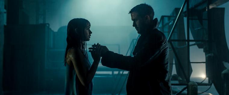 Ana de Armas and Ryan Gosling in Blade Runner 2049