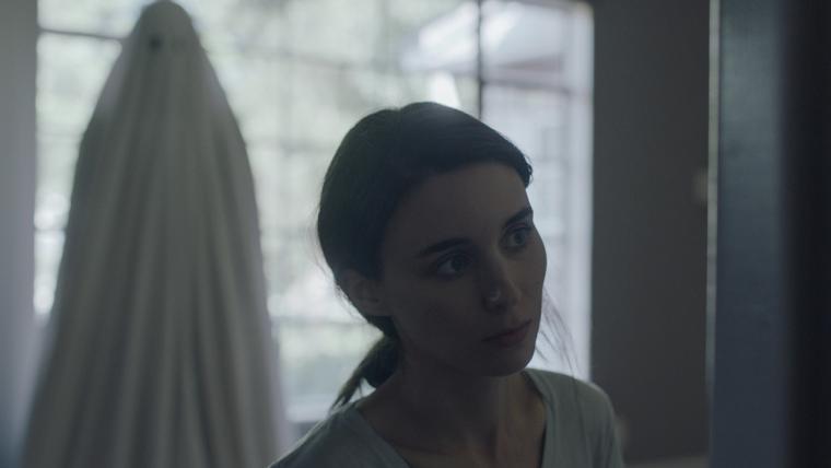 Casey Affleck and Rooney Mara in A Ghost Story